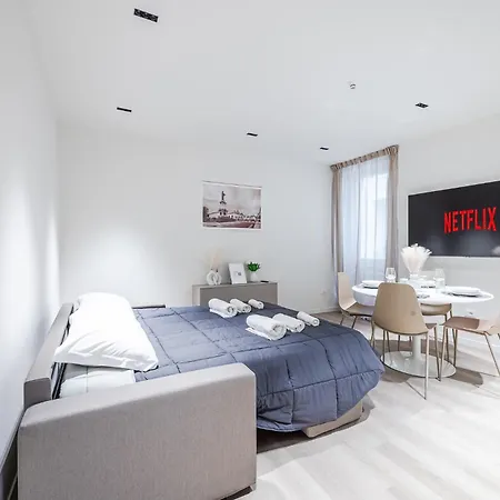 Apartment Arnaldo Luxury E Design In Duomo Brescia