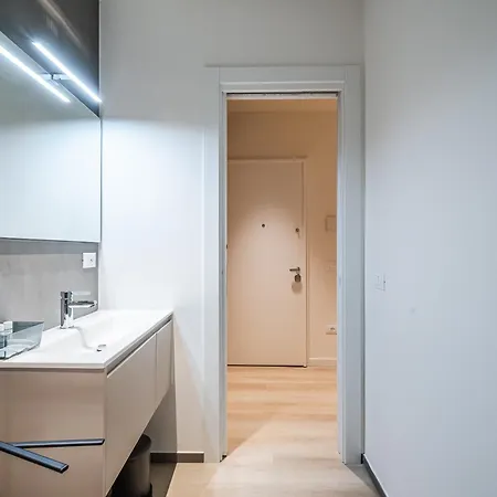 Arnaldo Luxury E Design In Duomo Apartment Brescia